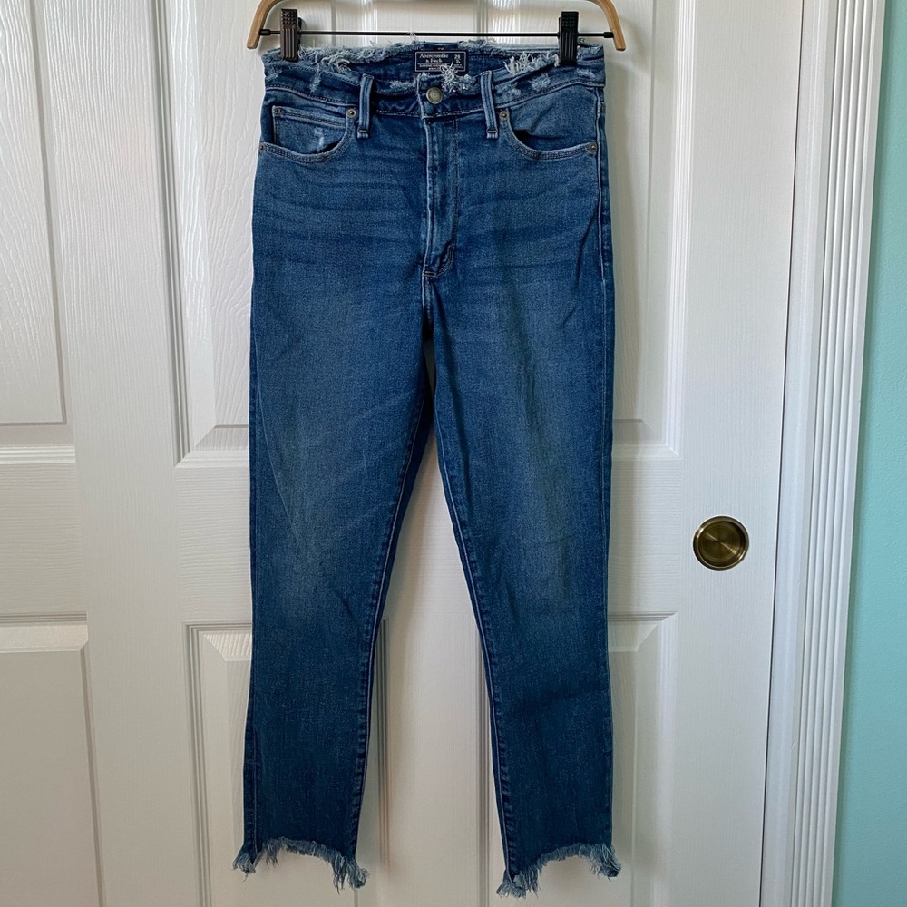 Abercrombie & Fitch Women’s Distressed Ankle Jean
